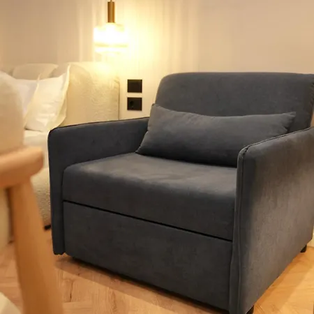 Nea Deluxe * ティラナ