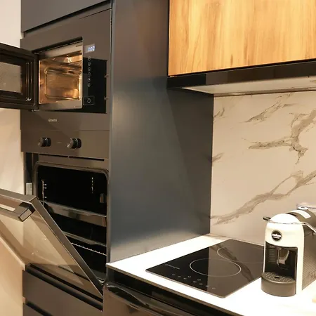 Nea Deluxe Apartment *