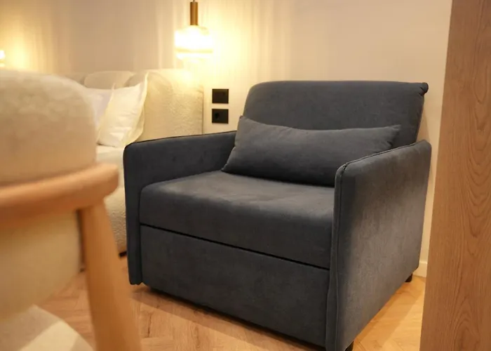 Nea Deluxe * ティラナ