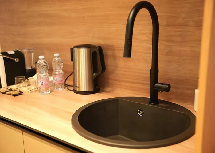 Nea Deluxe * ティラナ