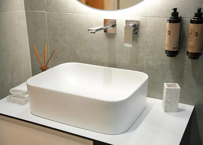 Nea Deluxe ティラナ