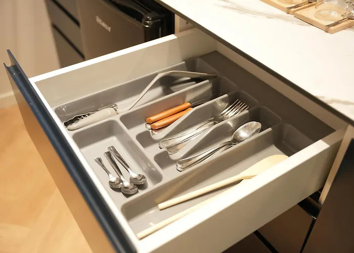 Nea Deluxe アパート