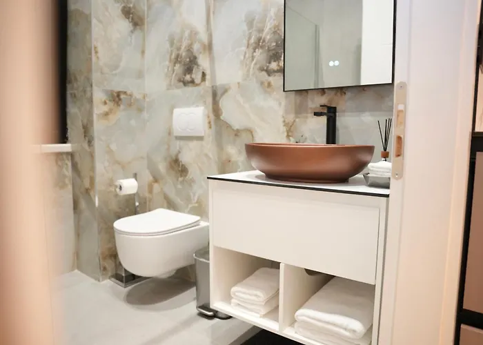 Nea Deluxe ティラナ